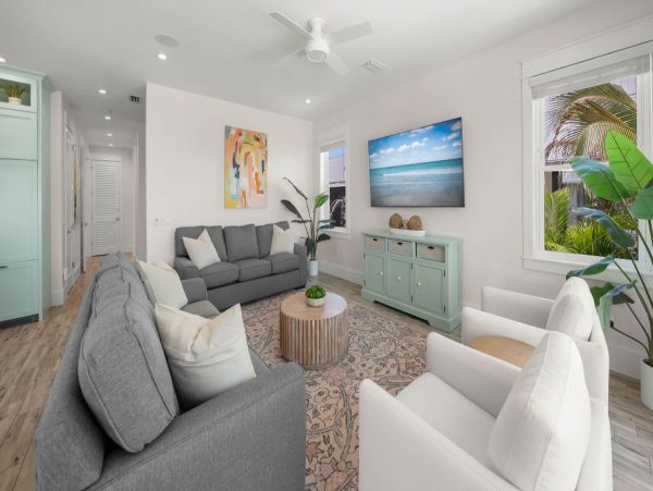 Coastal Luxury Retreat Near Bradenton Beach - 7-Bedroom & Private Pool